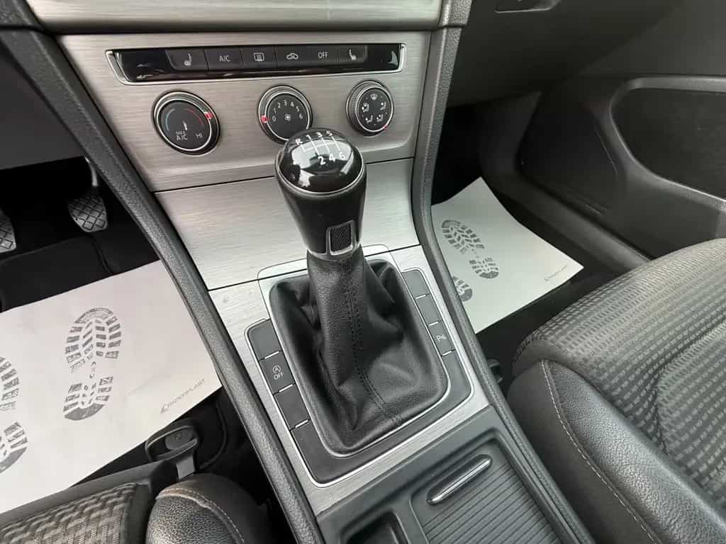 Volkswagen Golf VII PANO/TEILLEDER/KLIMA/PDC/SHZ/8FACH 05/2015-photo-15