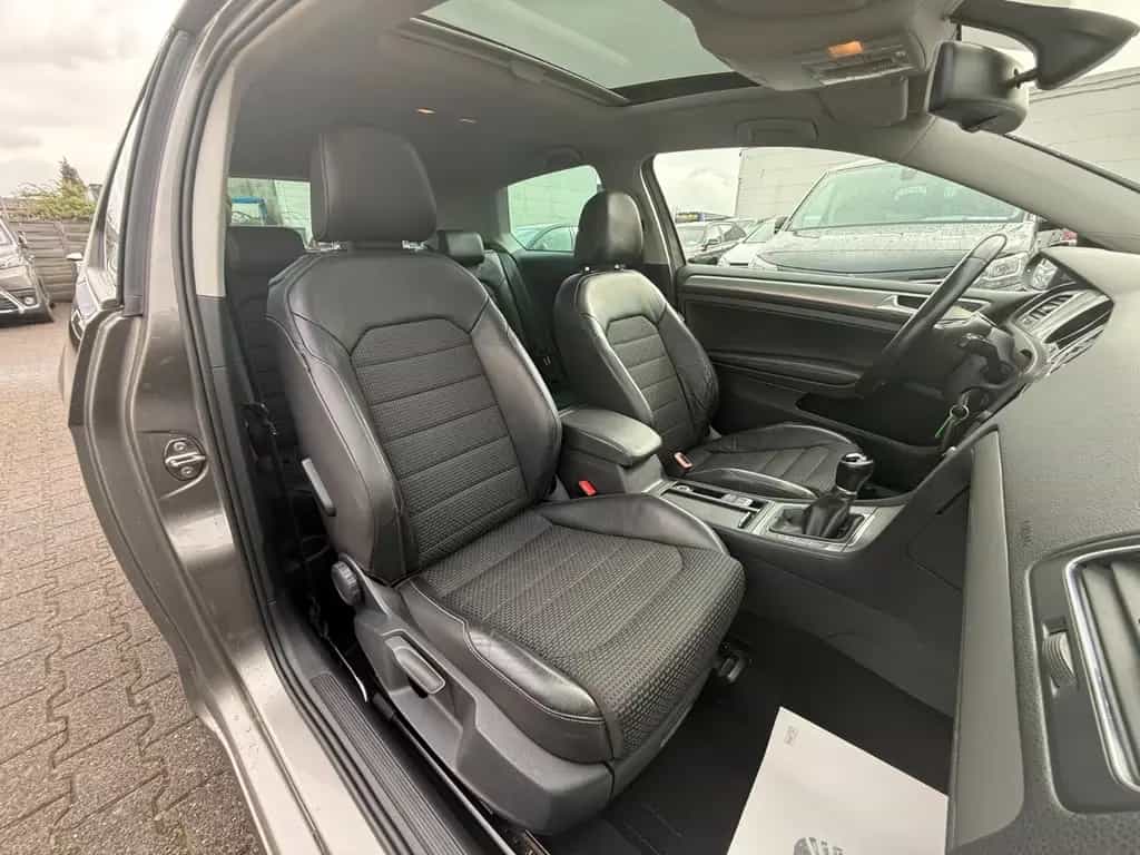 Volkswagen Golf VII PANO/TEILLEDER/KLIMA/PDC/SHZ/8FACH 05/2015-photo-16