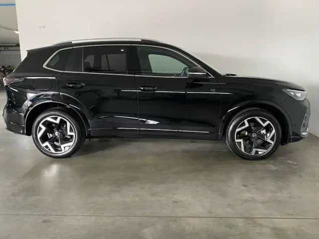 Volkswagen Tiguan R-Line 1.5 eTSI DSG AHK+PANO+NAVI null-photo-2