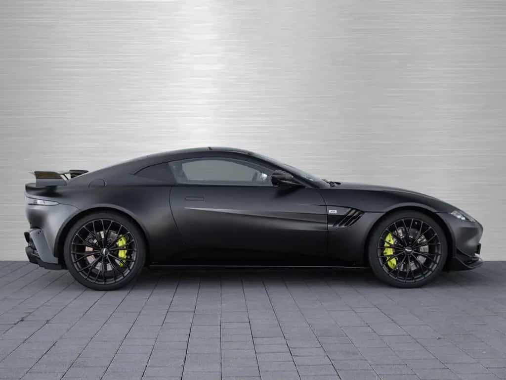 Aston Martin V8 Vantage F1 Edition Carbon Sitze 05/2023-photo-12