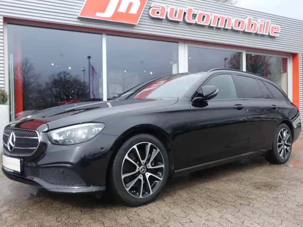 Mercedes-Benz E 220 Panorama*AHK*Kamera*Navi*SHZ*ab 299€ 09/2020-photo-0