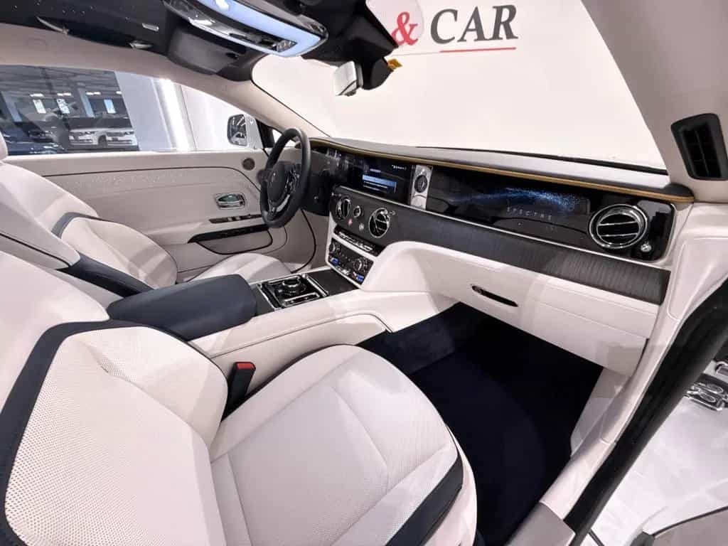 Rolls-Royce Ghost - 06/2024-photo-20