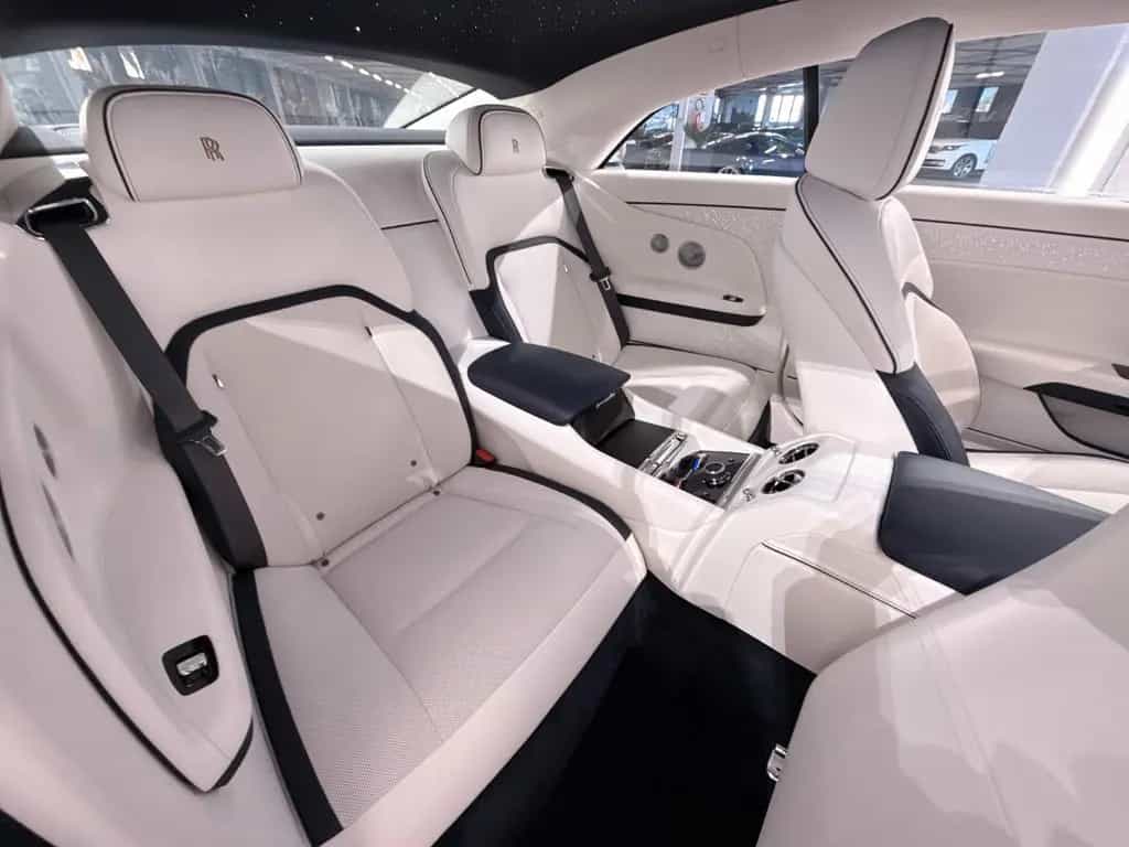 Rolls-Royce Ghost - 06/2024-photo-21