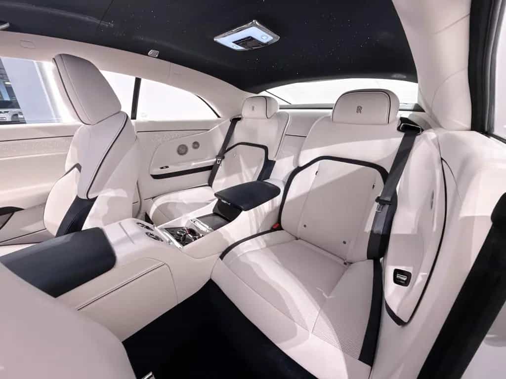 Rolls-Royce Ghost - 06/2024-photo-22