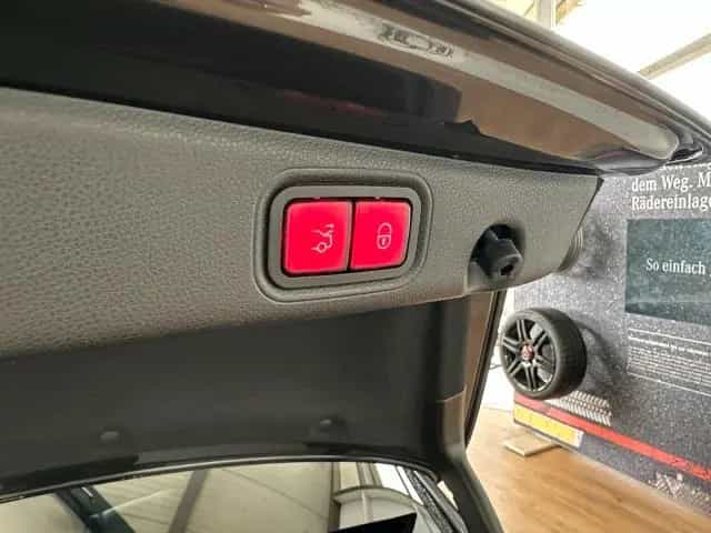 Mercedes-Benz E-Class 220 d 4M AVANTGARDE+AHK+MBUX+MULTIB.-LED+KEYL. 11/2020-photo-10