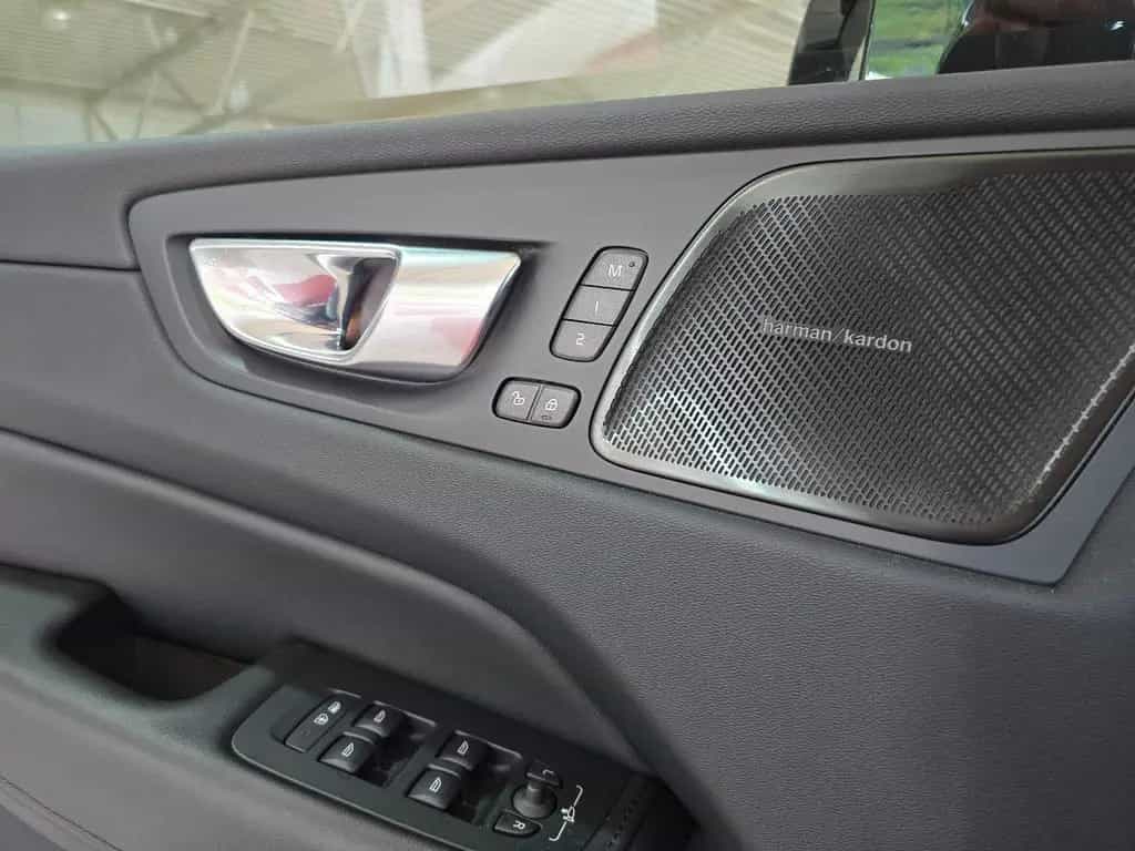 Volvo XC60 Plus Bright AWD+Mild Hybrid+ACC+PANO+H/K+ 03/2023-photo-10