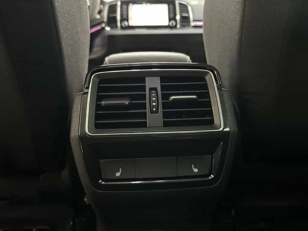 Skoda Karoq 1.5 TSI DSG ACT Clever PDC SHZ NAVI ACC 02/2022-photo-15