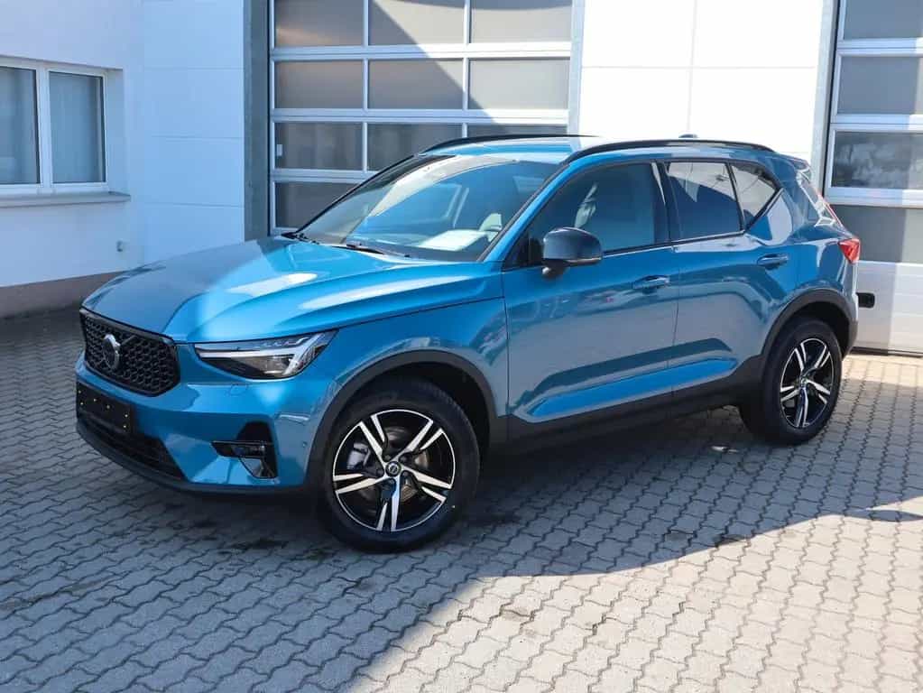Volvo XC40 Plus Dark FWD 02/2025-photo-1