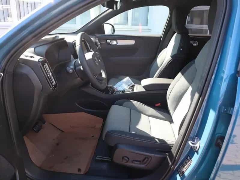 Volvo XC40 Plus Dark FWD 02/2025-photo-20