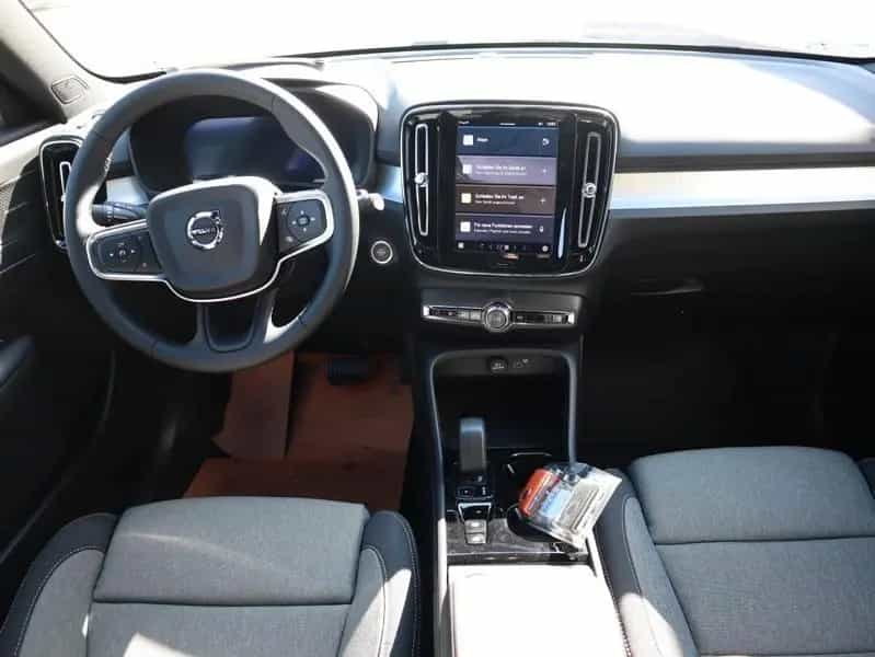 Volvo XC40 Plus Dark FWD 02/2025-photo-23