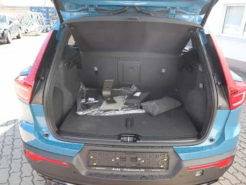 Volvo XC40 Plus Dark FWD 02/2025-photo-25