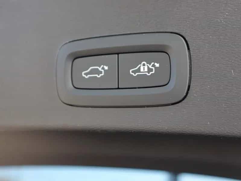 Volvo XC40 Plus Dark FWD 02/2025-photo-26
