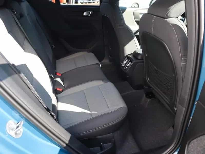 Volvo XC40 Plus Dark FWD 02/2025-photo-27