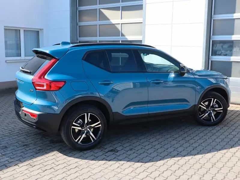 Volvo XC40 Plus Dark FWD 02/2025-photo-31