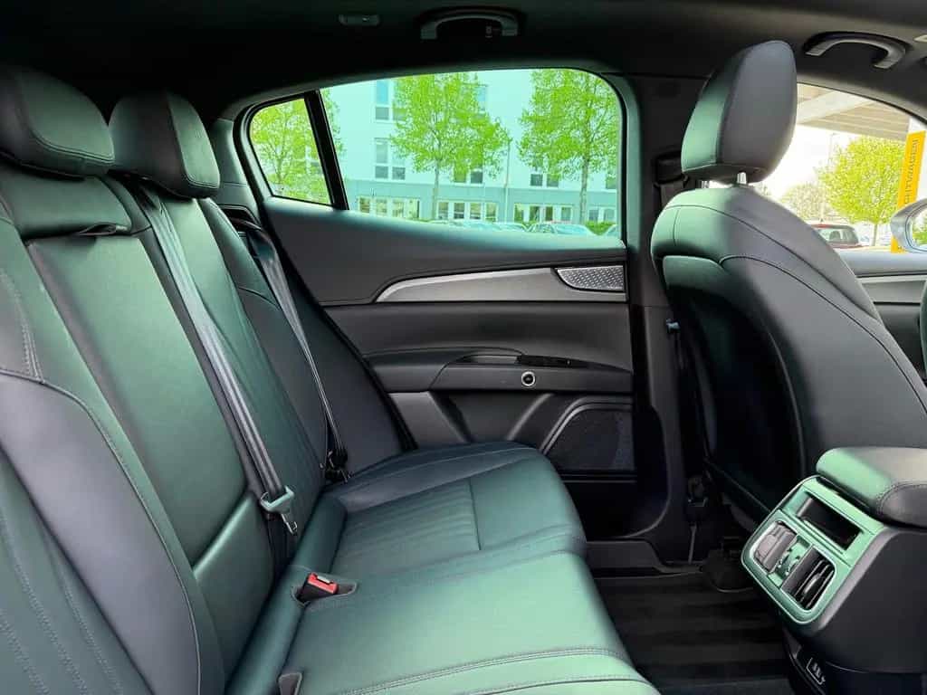 Maserati Grecale GT Hybrid AWD *Pano, HUD, Kamera 360° 04/2025-photo-15