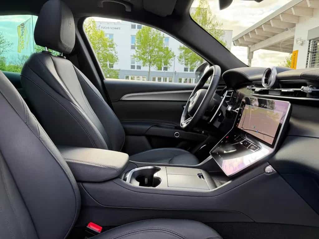 Maserati Grecale GT Hybrid AWD *Pano, HUD, Kamera 360° 04/2025-photo-17
