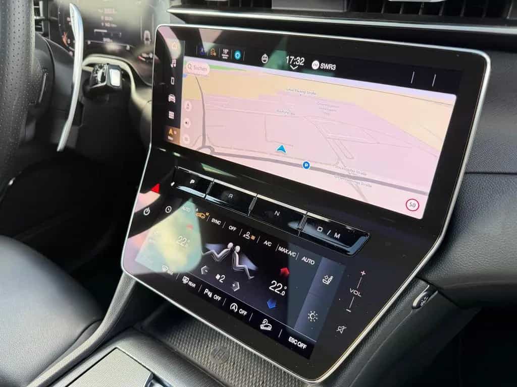 Maserati Grecale GT Hybrid AWD *Pano, HUD, Kamera 360° 04/2025-photo-18