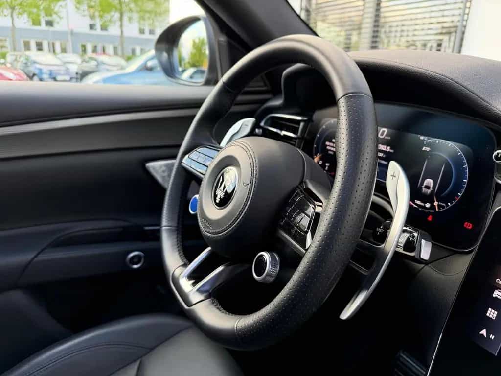 Maserati Grecale GT Hybrid AWD *Pano, HUD, Kamera 360° 04/2025-photo-23