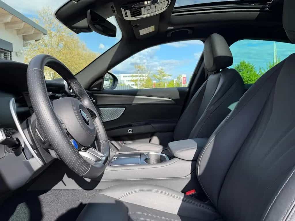 Maserati Grecale GT Hybrid AWD *Pano, HUD, Kamera 360° 04/2025-photo-3