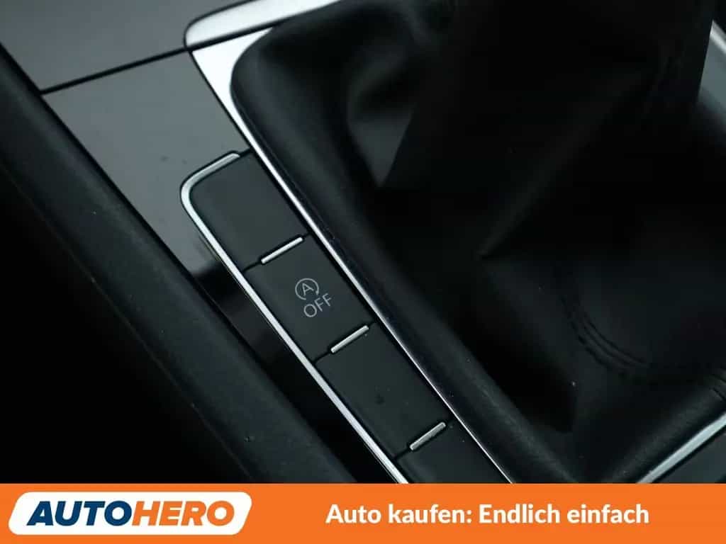 Volkswagen Golf VII 1.4 TSI Highline BMT*NAVI*XENON*TEMPO* 09/2016-photo-21