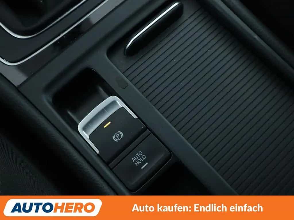 Volkswagen Golf VII 1.4 TSI Highline BMT*NAVI*XENON*TEMPO* 09/2016-photo-23