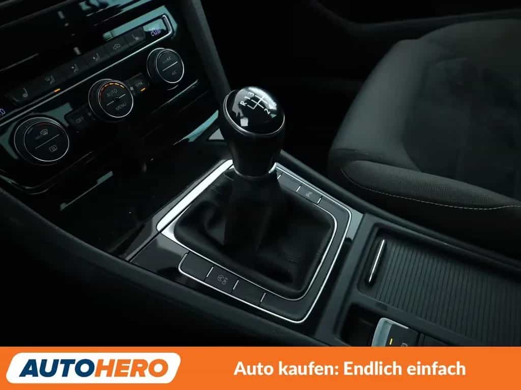 Volkswagen Golf VII 1.4 TSI Highline BMT*NAVI*XENON*TEMPO* 09/2016-photo-24