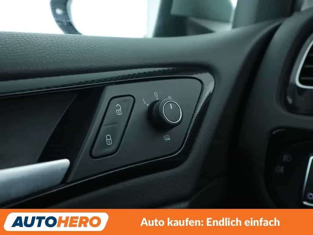 Volkswagen Golf VII 1.4 TSI Highline BMT*NAVI*XENON*TEMPO* 09/2016-photo-26