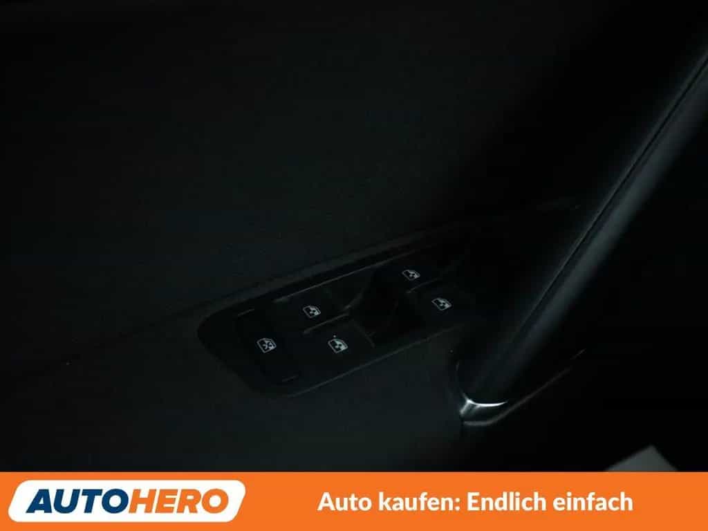 Volkswagen Golf VII 1.4 TSI Highline BMT*NAVI*XENON*TEMPO* 09/2016-photo-27