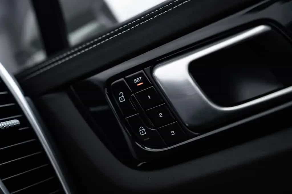 Porsche Cayenne Coupé 4.0 GTS - Sport Chrono | Panorama 03/2021-photo-36