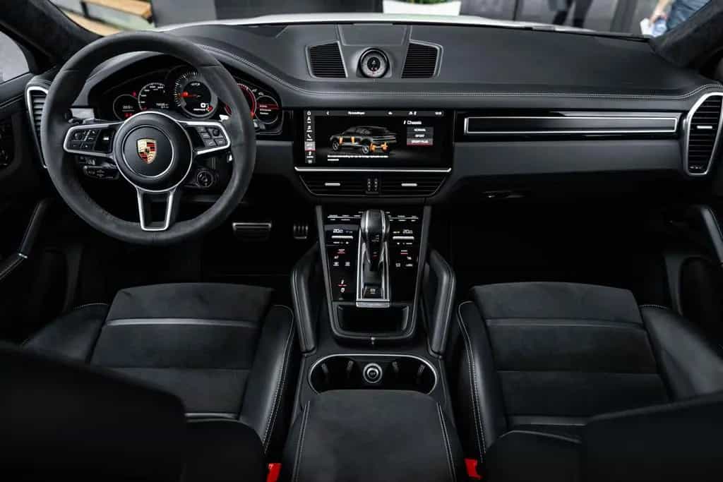 Porsche Cayenne Coupé 4.0 GTS - Sport Chrono | Panorama 03/2021-photo-8