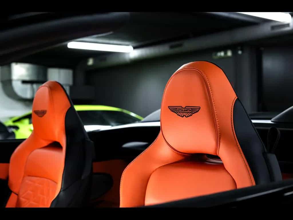 Aston Martin Vanquish III VOLANTE V12°XPEL STEALTH°CARBON°B&W 10/2025-photo-10