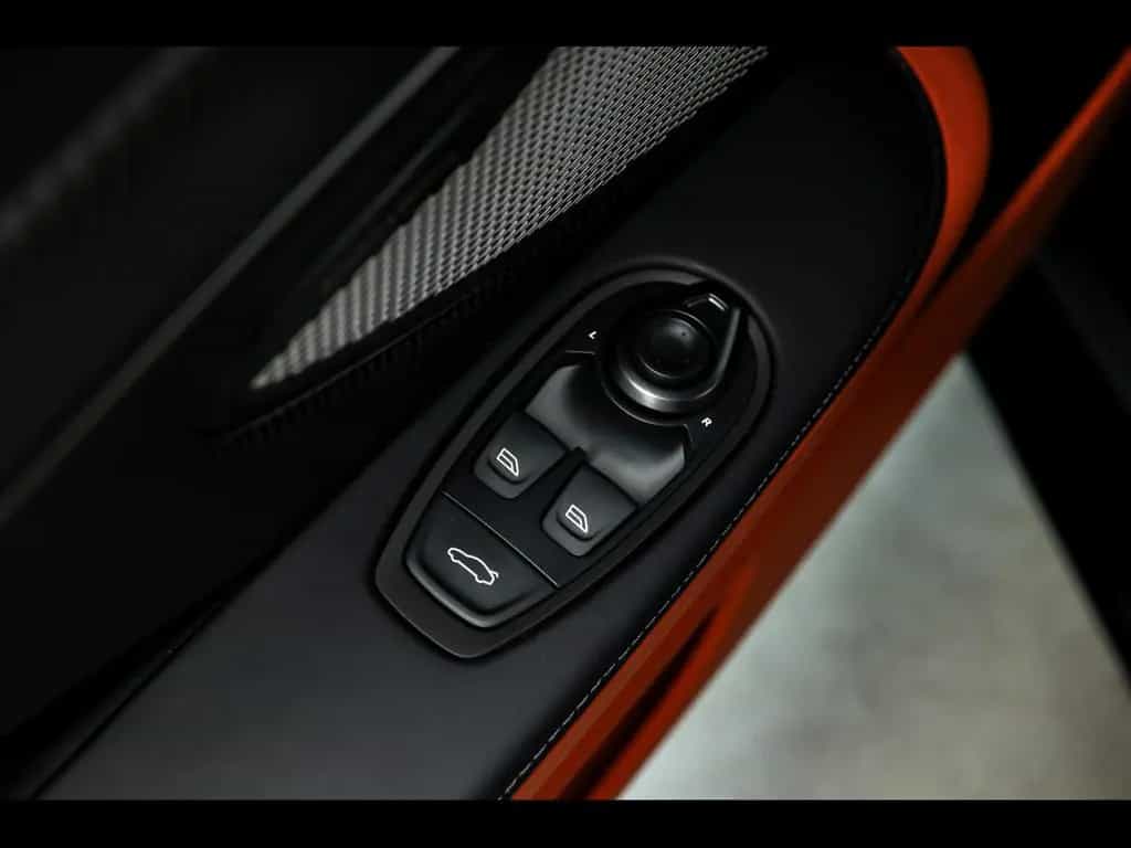 Aston Martin Vanquish III VOLANTE V12°XPEL STEALTH°CARBON°B&W 10/2025-photo-13