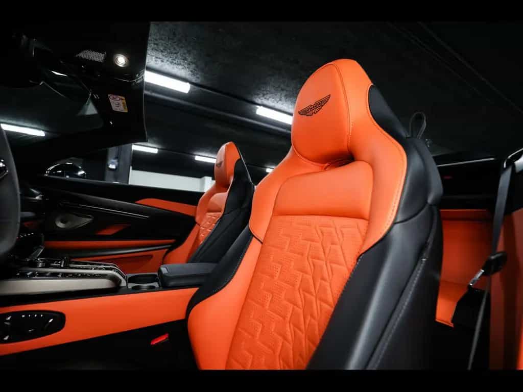 Aston Martin Vanquish III VOLANTE V12°XPEL STEALTH°CARBON°B&W 10/2025-photo-23