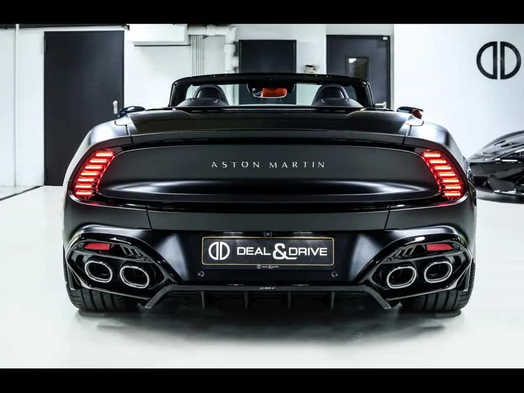 Aston Martin Vanquish III VOLANTE V12°XPEL STEALTH°CARBON°B&W 10/2025-photo-1