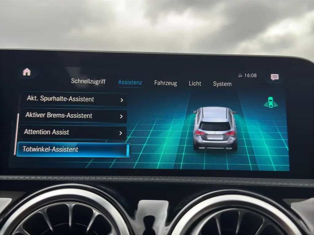 Mercedes-Benz A-Class 180 AMG-Line*Pano*Night*Burmester*360*Ambiente 06/2019-photo-17