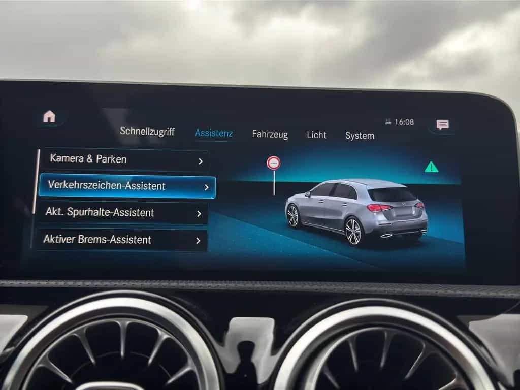 Mercedes-Benz A-Class 180 AMG-Line*Pano*Night*Burmester*360*Ambiente 06/2019-photo-18