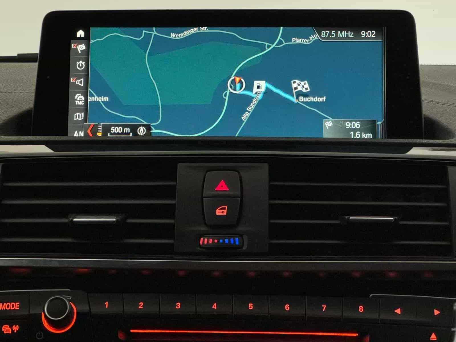BMW 1 Series 08/2017-photo-13