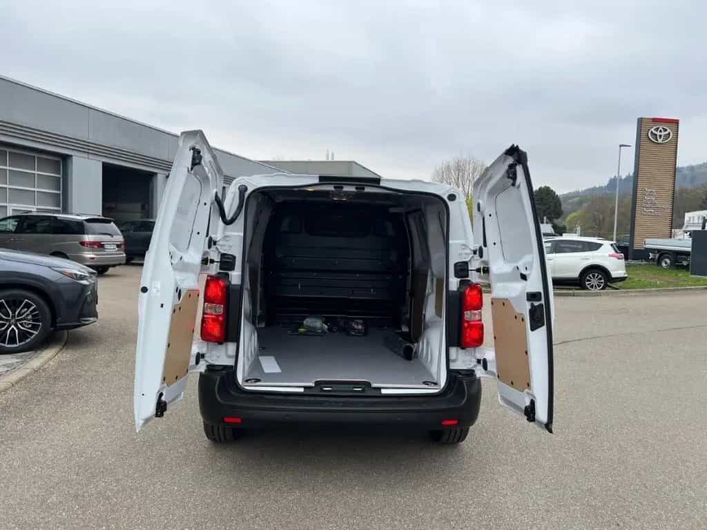 Toyota Proace (Verso) Proace Pro Ace 1,5L D 120 PS Work L1 03/2026-photo-11