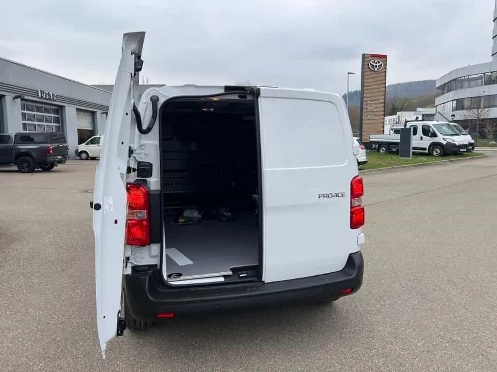 Toyota Proace (Verso) Proace Pro Ace 1,5L D 120 PS Work L1 03/2026-photo-9