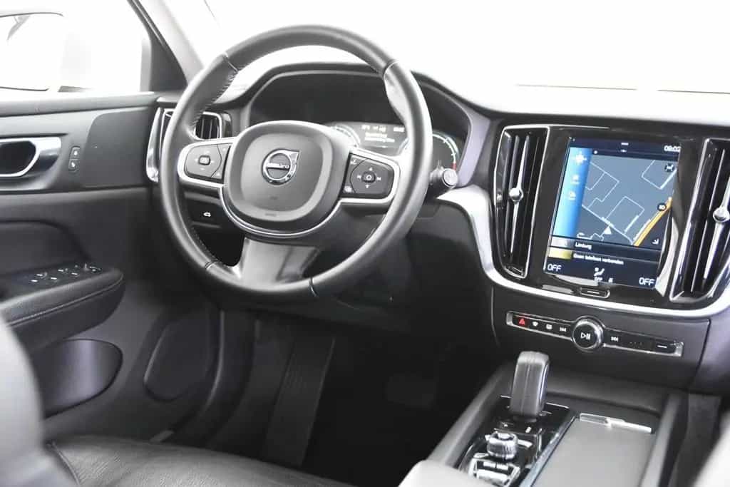 Volvo V60 B4 Inscription *1.Hand*Leder*Navi*Standheiz. 06/2021-photo-10