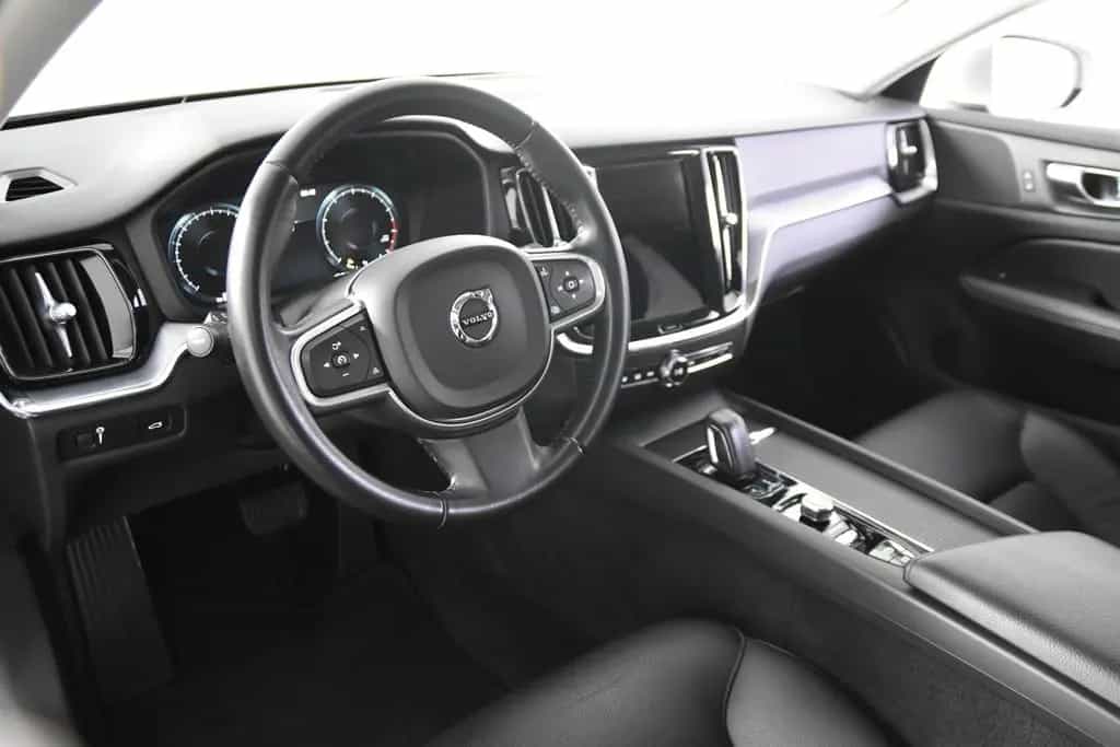 Volvo V60 B4 Inscription *1.Hand*Leder*Navi*Standheiz. 06/2021-photo-17