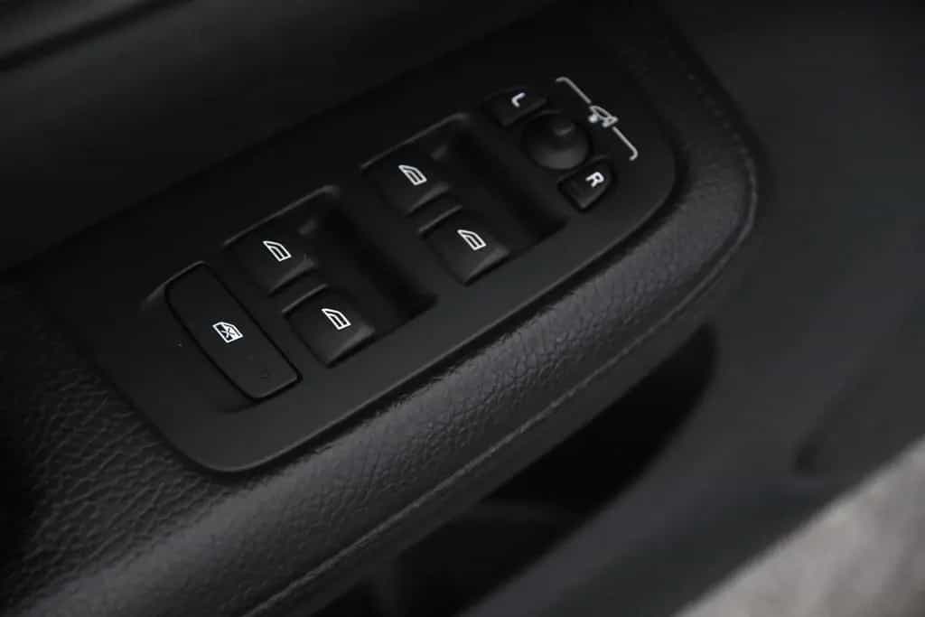 Volvo V60 B4 Inscription *1.Hand*Leder*Navi*Standheiz. 06/2021-photo-18
