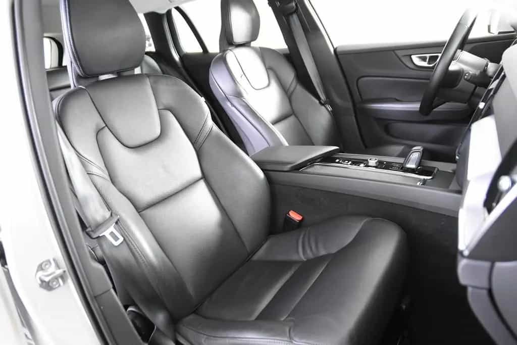 Volvo V60 B4 Inscription *1.Hand*Leder*Navi*Standheiz. 06/2021-photo-2