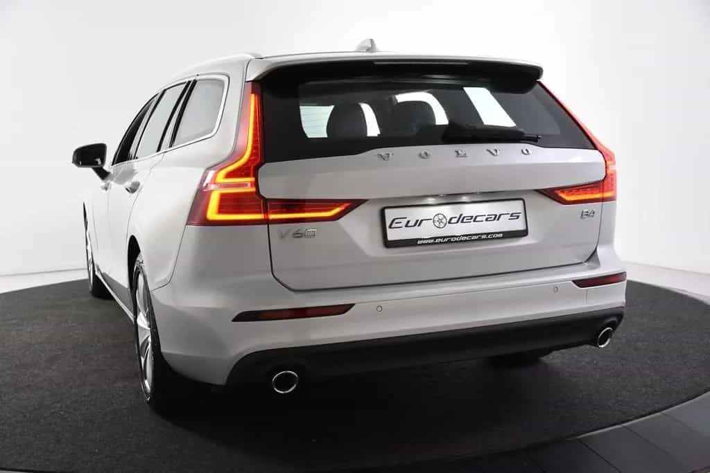 Volvo V60 B4 Inscription *1.Hand*Leder*Navi*Standheiz. 06/2021-photo-27