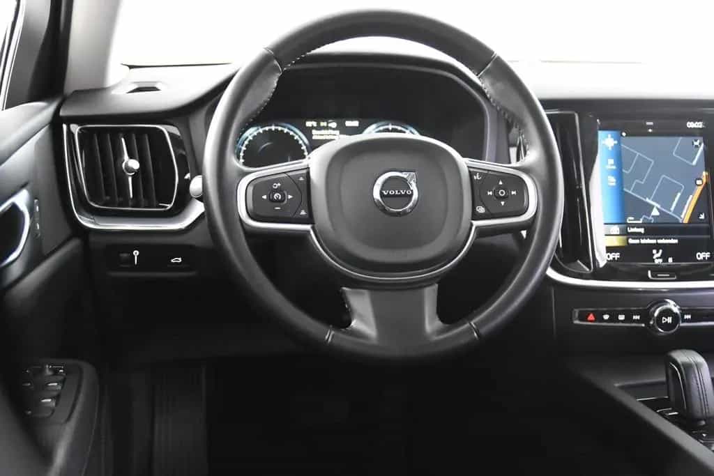 Volvo V60 B4 Inscription *1.Hand*Leder*Navi*Standheiz. 06/2021-photo-8
