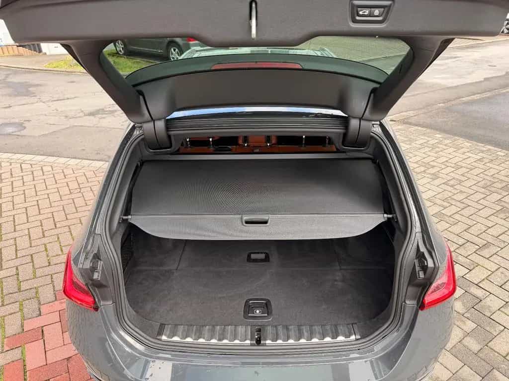BMW 3 Series 08/2021-photo-16