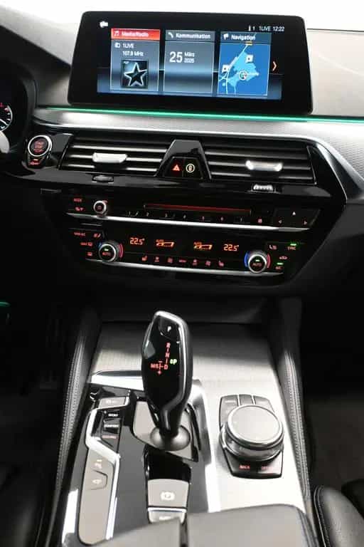 BMW 5 Series 530 d xDrive M Sport*LED*ST-HEIZ*RFK*AHK*ACC 08/2018-photo-17