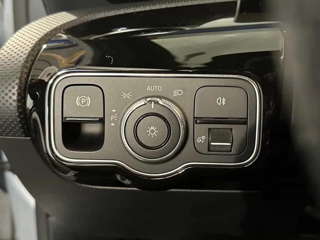 Mercedes-Benz A-Class 200*AMG LINE*NIGHT-LED-TEMPO-MBUX-R.KAM-SPUR 03/2019-photo-28