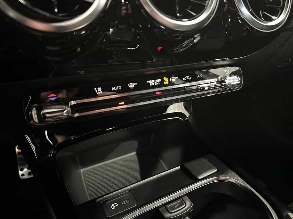 Mercedes-Benz A-Class 200*AMG LINE*NIGHT-LED-TEMPO-MBUX-R.KAM-SPUR 03/2019-photo-35