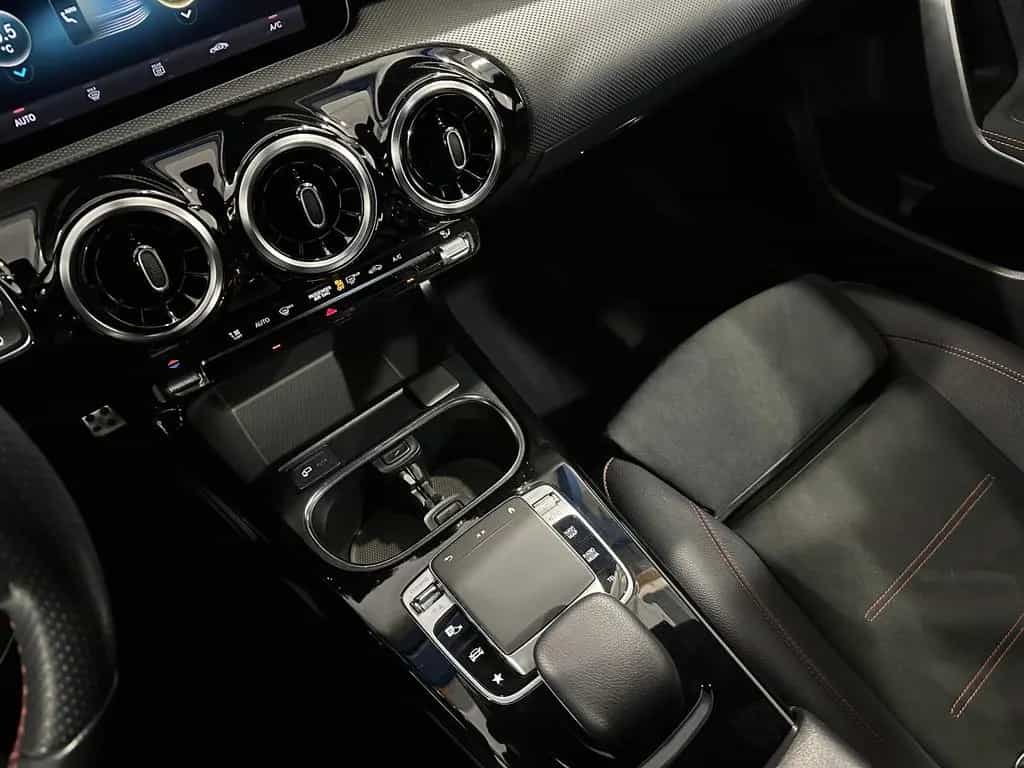 Mercedes-Benz A-Class 200*AMG LINE*NIGHT-LED-TEMPO-MBUX-R.KAM-SPUR 03/2019-photo-36